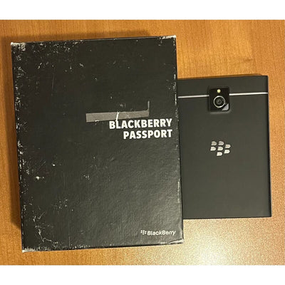 BlackBerry Passport - 32 GB - Silver- Unlocked - GSM
