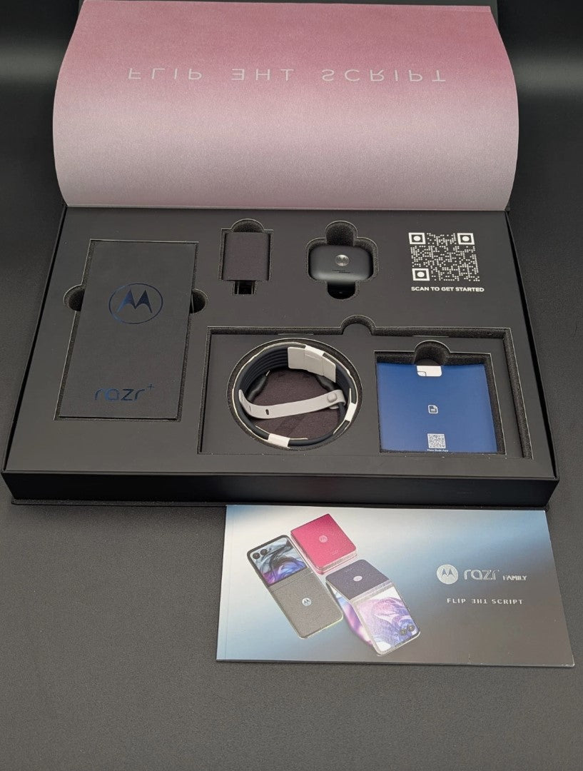 Motorola Razr+ Plus 5G (2024) 256GB XT2451-1. (T-Mobile Locked) W/ Moto Buds+
